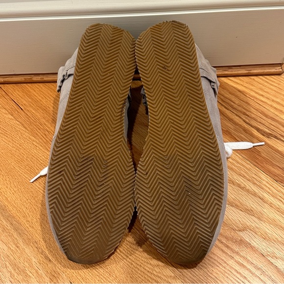 Kate Spade Fariah suede sneakers  Size 8.5 Color taupe - Picture 6 of 8